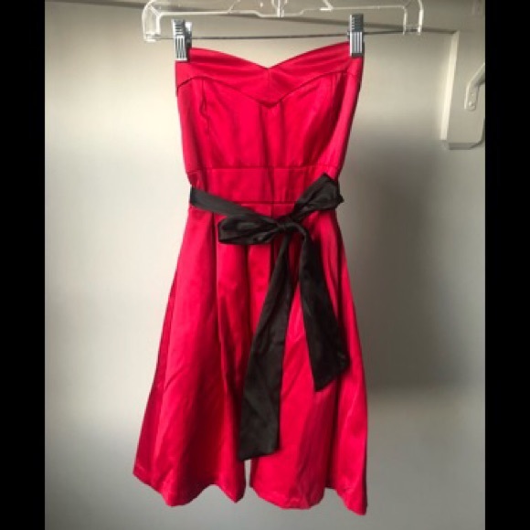 Dress - Picture 3 of 3